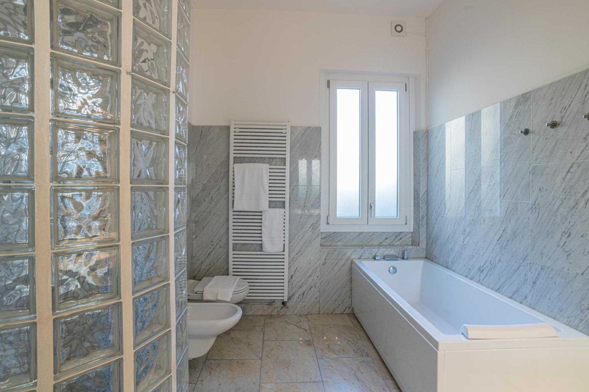 Casa Bambu - Splendida Vista Lago E Posto Auto Laglio Ngoại thất bức ảnh
